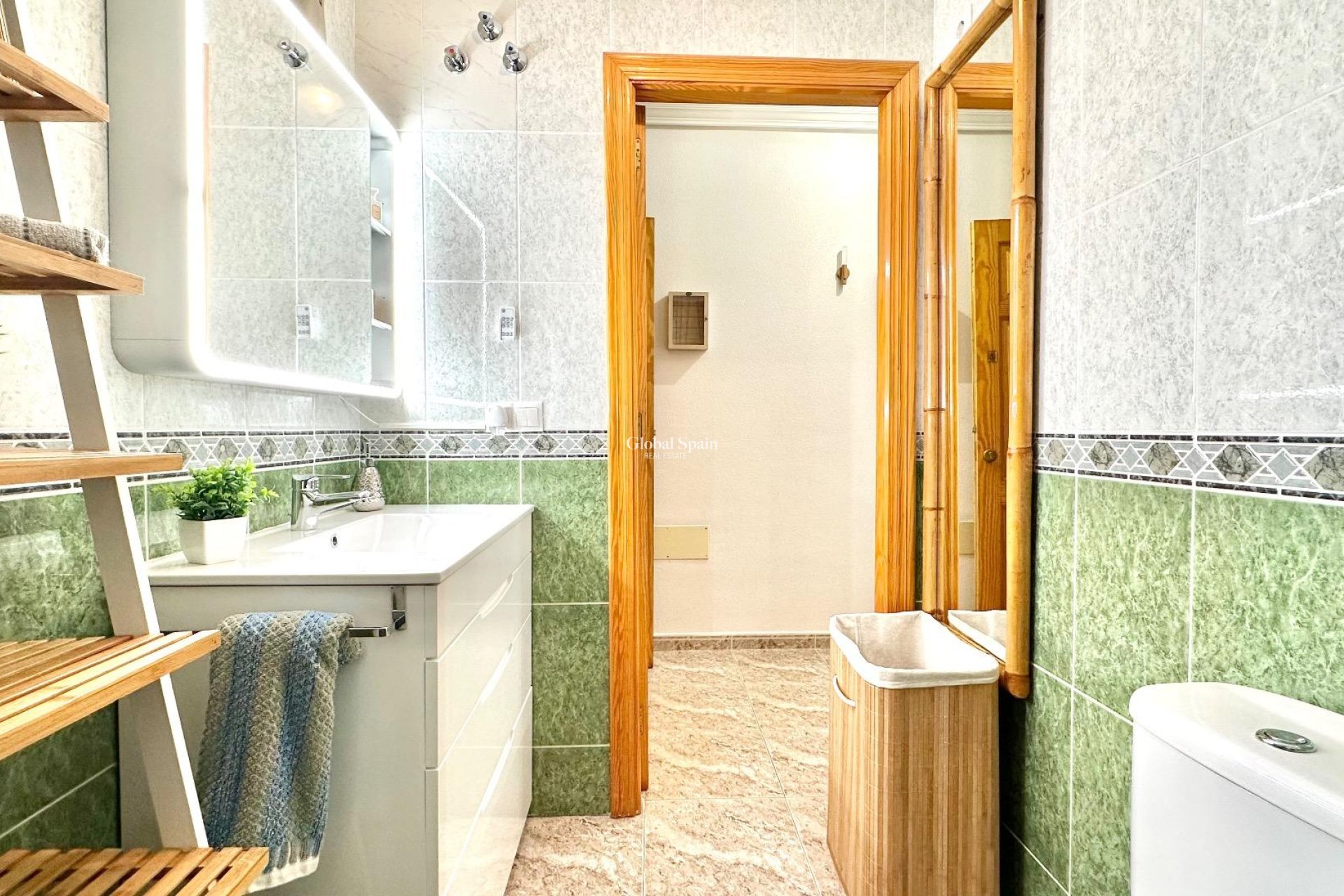 Venta - APARTAMENTO -
TORREVIEJA - Center