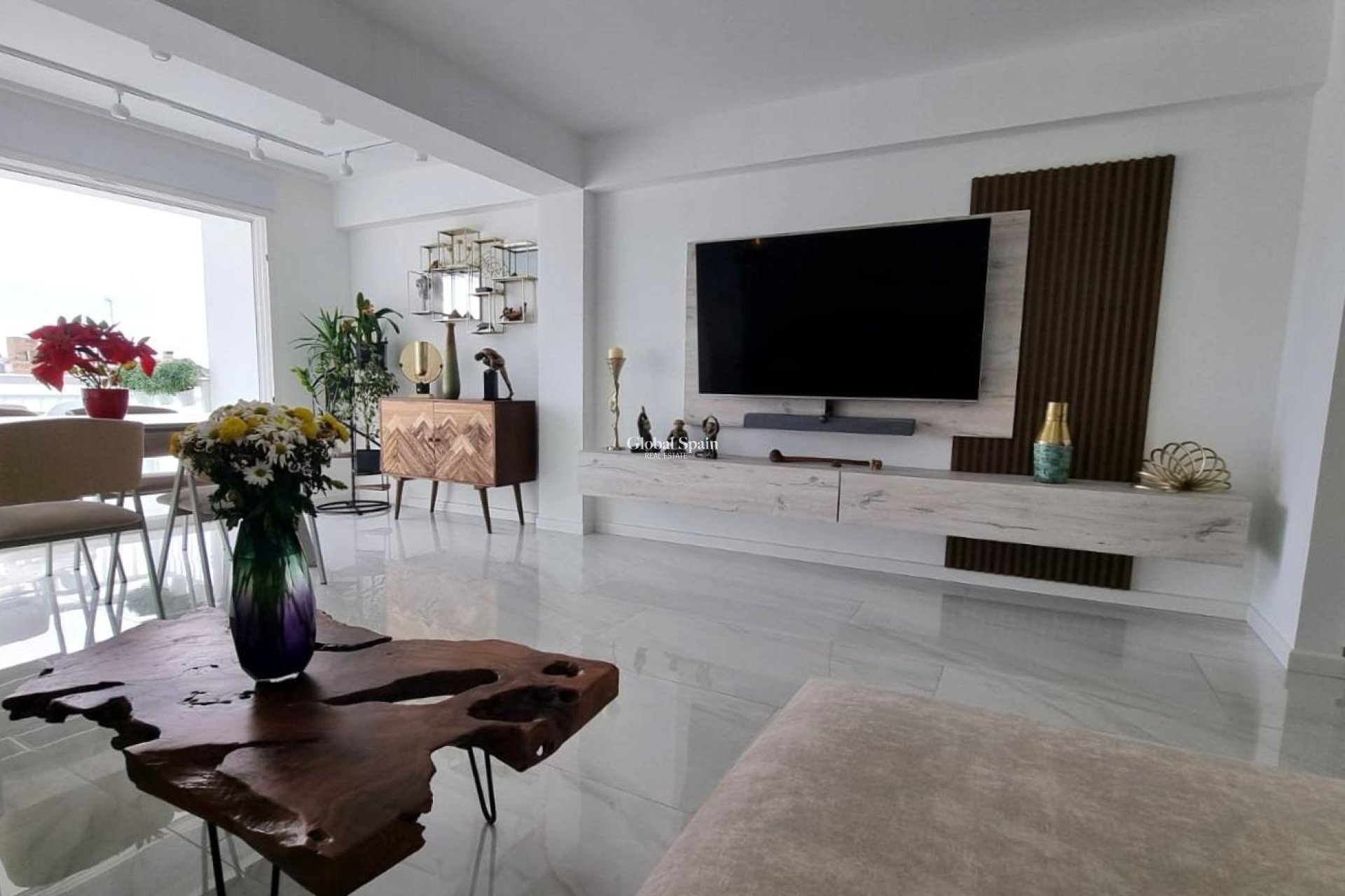 Venta - APARTAMENTO -
TORREVIEJA - Center