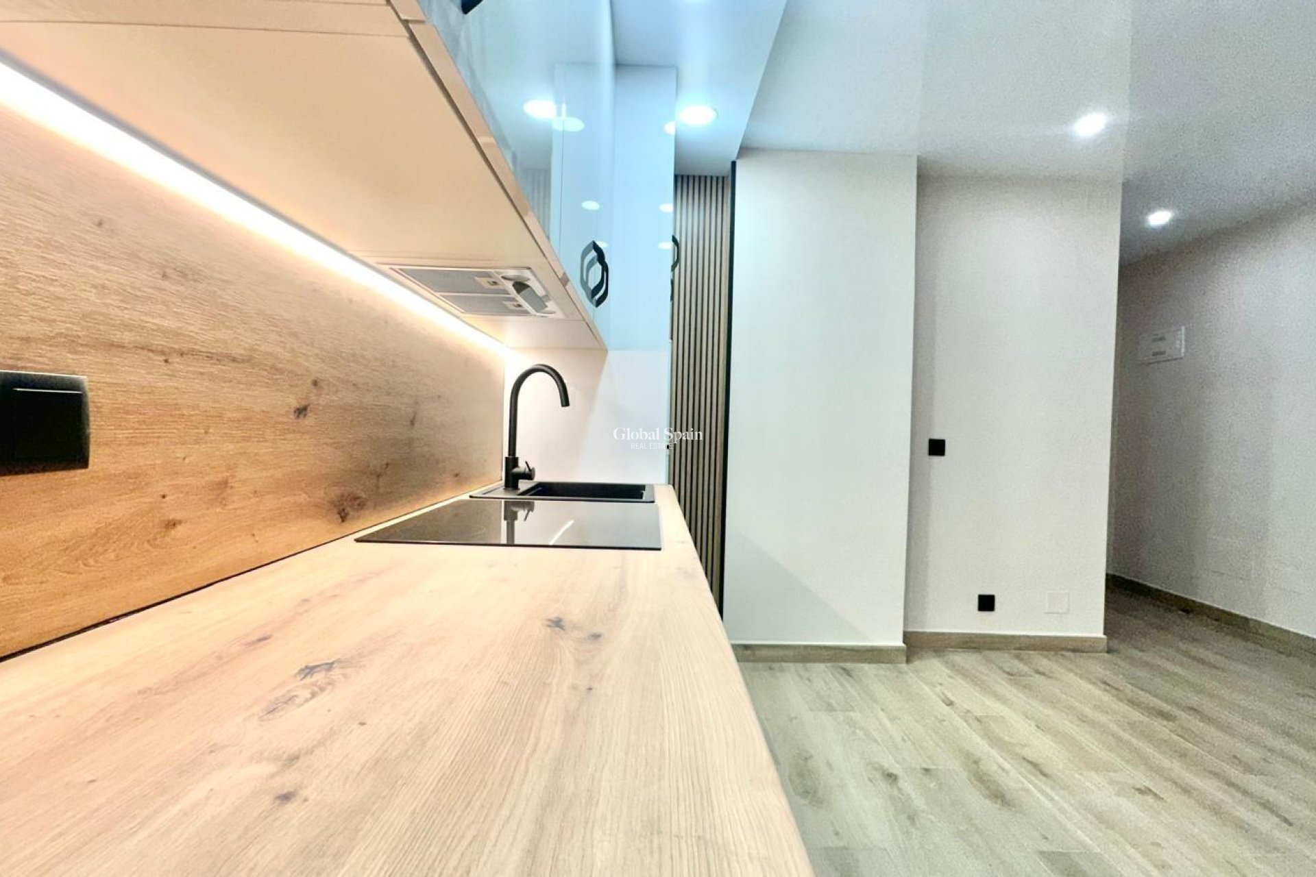 Venta - APARTAMENTO -
TORREVIEJA - Center