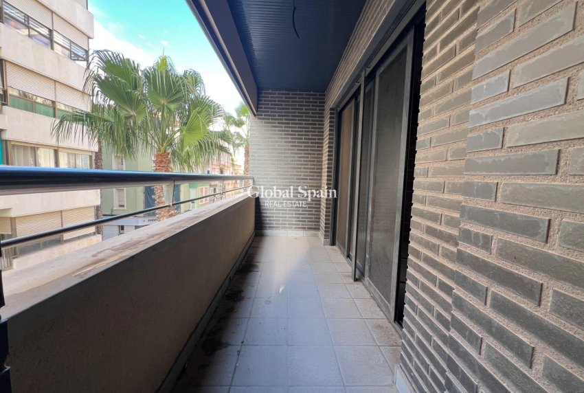 Venta - APARTAMENTO -
TORREVIEJA - Center