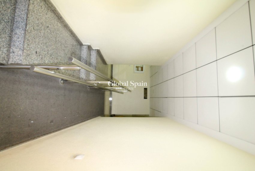 Venta - APARTAMENTO -
TORREVIEJA - Center