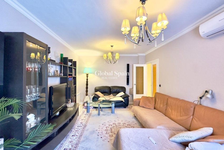 Venta - APARTAMENTO -
TORREVIEJA - Center