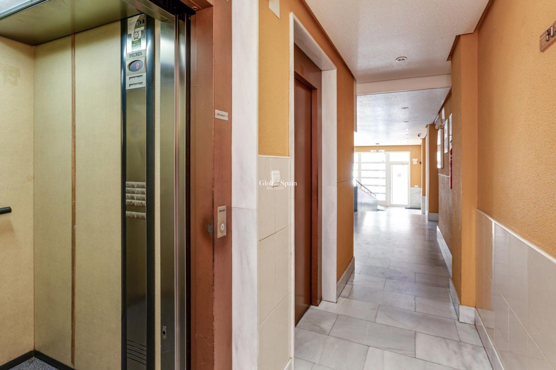 Venta - APARTAMENTO -
TORREVIEJA - Center