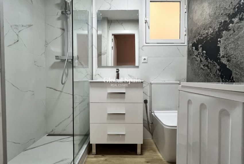 Venta - APARTAMENTO -
TORREVIEJA - Center