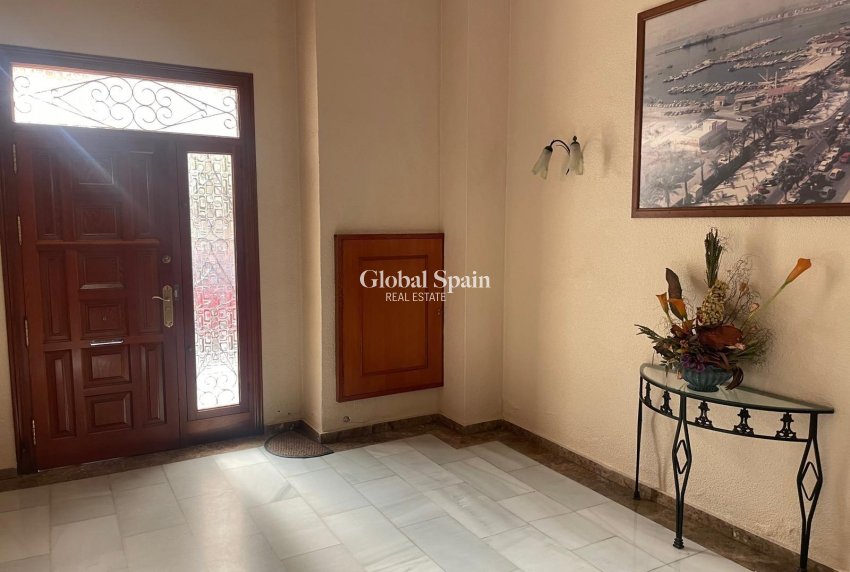 Venta - APARTAMENTO -
TORREVIEJA - Center