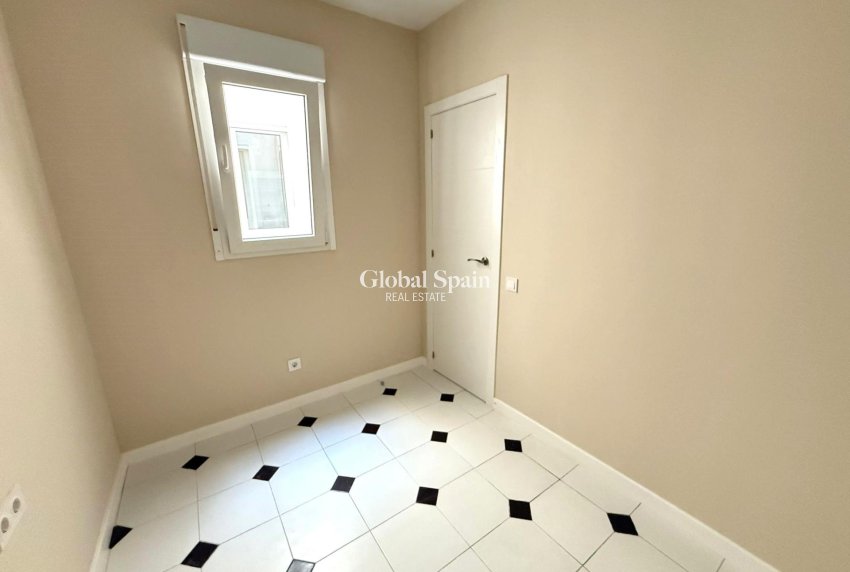 Venta - APARTAMENTO -
TORREVIEJA - Center