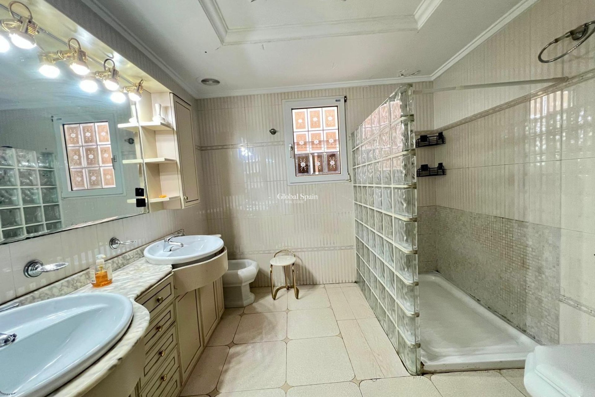 Venta - APARTAMENTO -
TORREVIEJA - Center