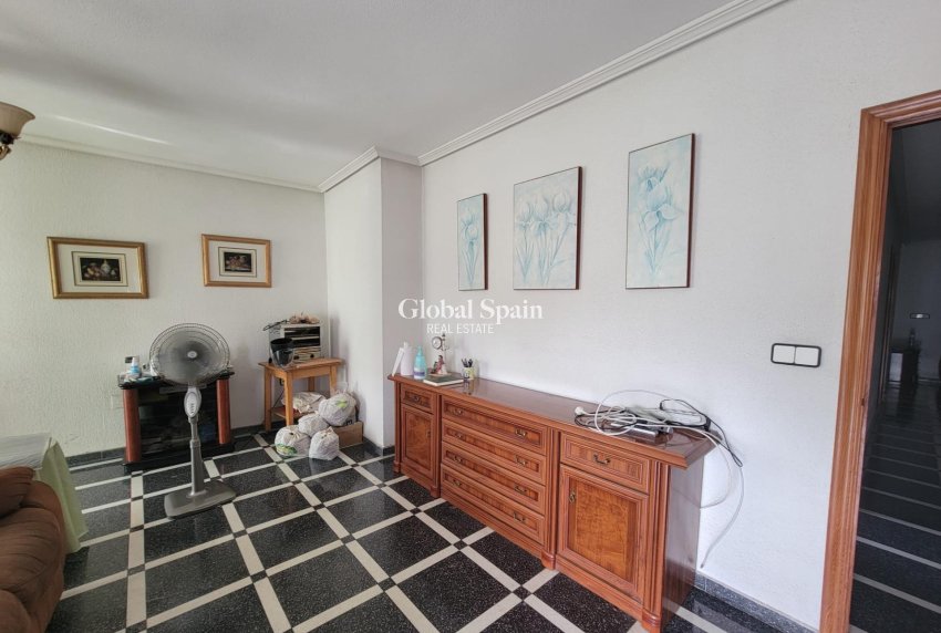 Venta - APARTAMENTO -
TORREVIEJA - Center