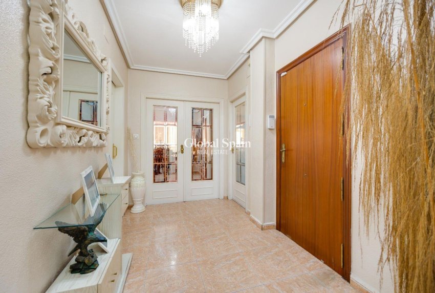 Venta - APARTAMENTO -
TORREVIEJA - Center