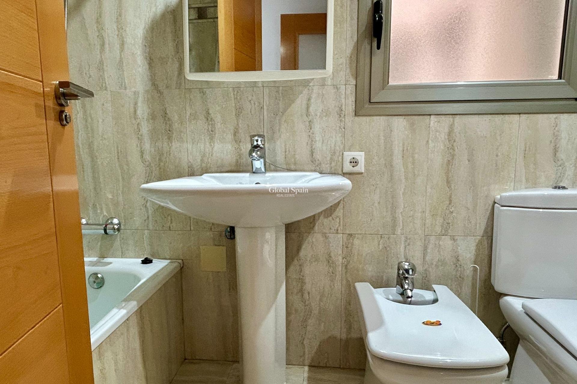 Venta - APARTAMENTO -
TORREVIEJA - Center