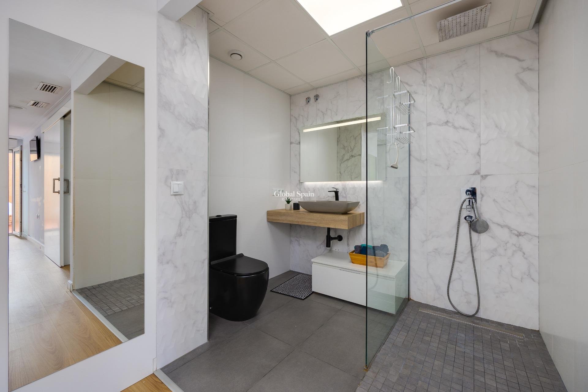 Venta - APARTAMENTO -
TORREVIEJA - Center