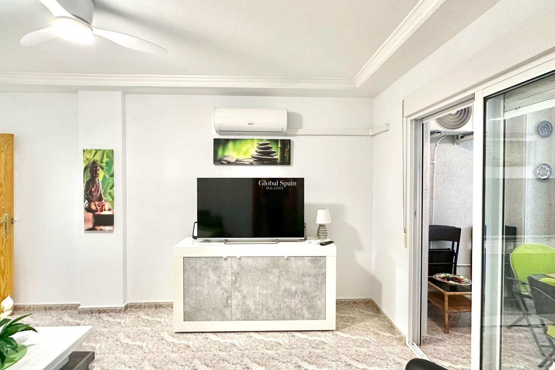 Venta - APARTAMENTO -
TORREVIEJA - Center