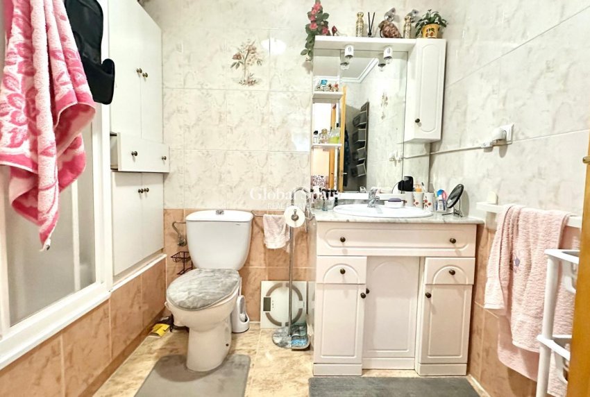 Venta - APARTAMENTO -
TORREVIEJA - Center