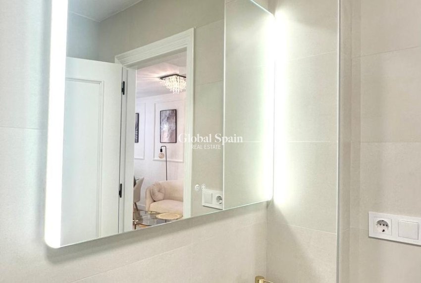 Venta - APARTAMENTO -
TORREVIEJA - Center