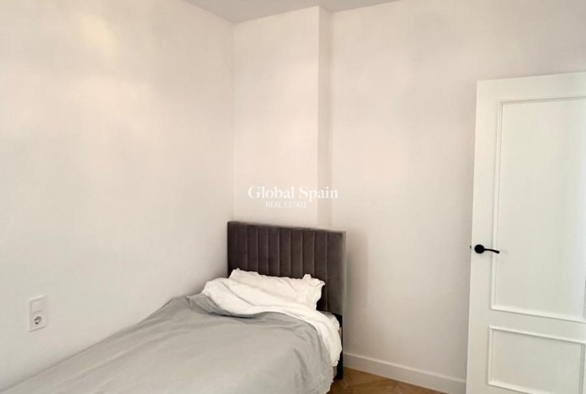 Venta - APARTAMENTO -
TORREVIEJA - Center