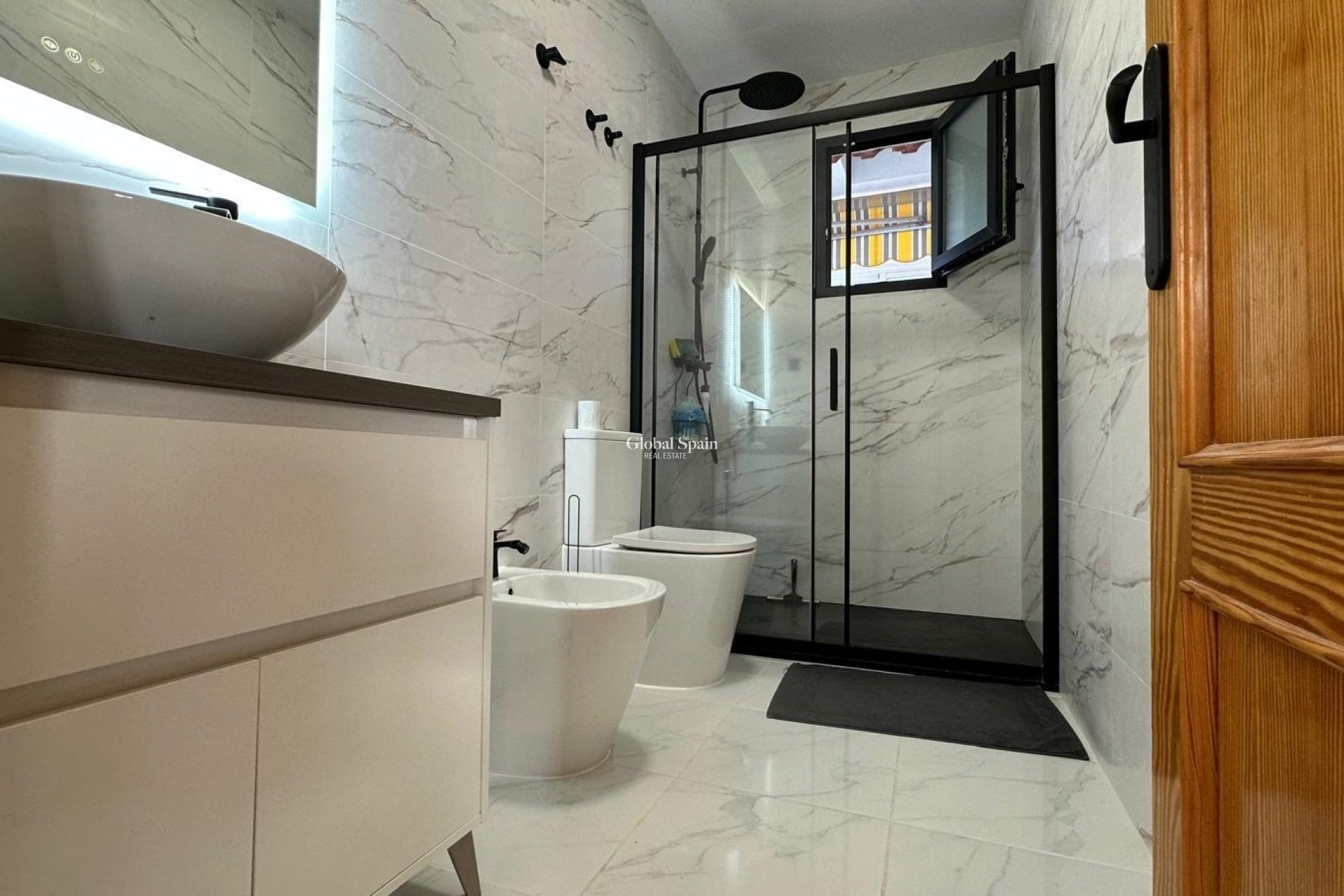 Venta - APARTAMENTO -
TORREVIEJA - Center