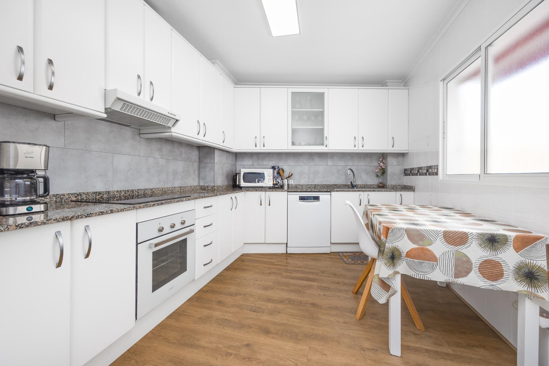 Venta - APARTAMENTO -
TORREVIEJA - Center