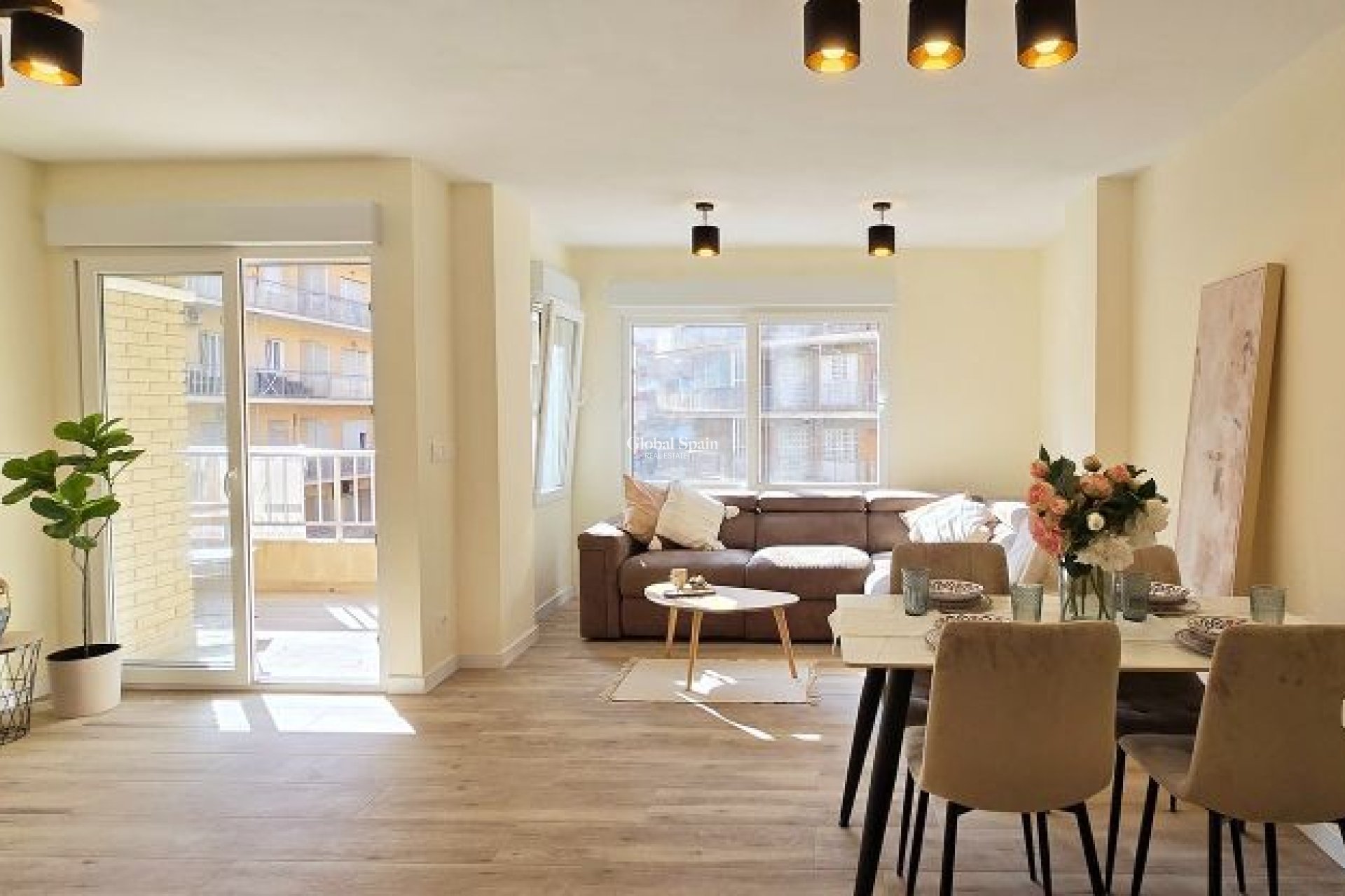 Venta - APARTAMENTO -
TORREVIEJA - Center