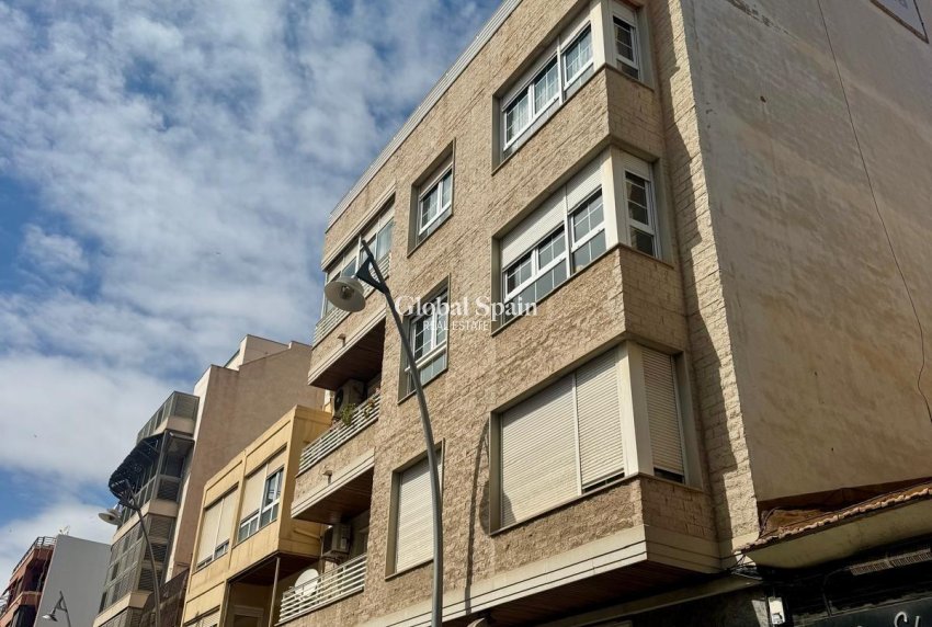 Venta - APARTAMENTO -
TORREVIEJA - Center