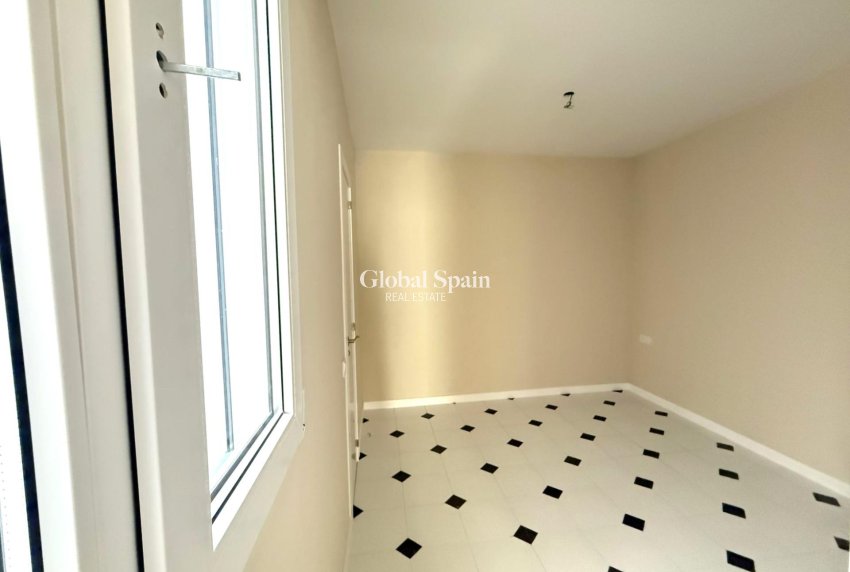 Venta - APARTAMENTO -
TORREVIEJA - Center
