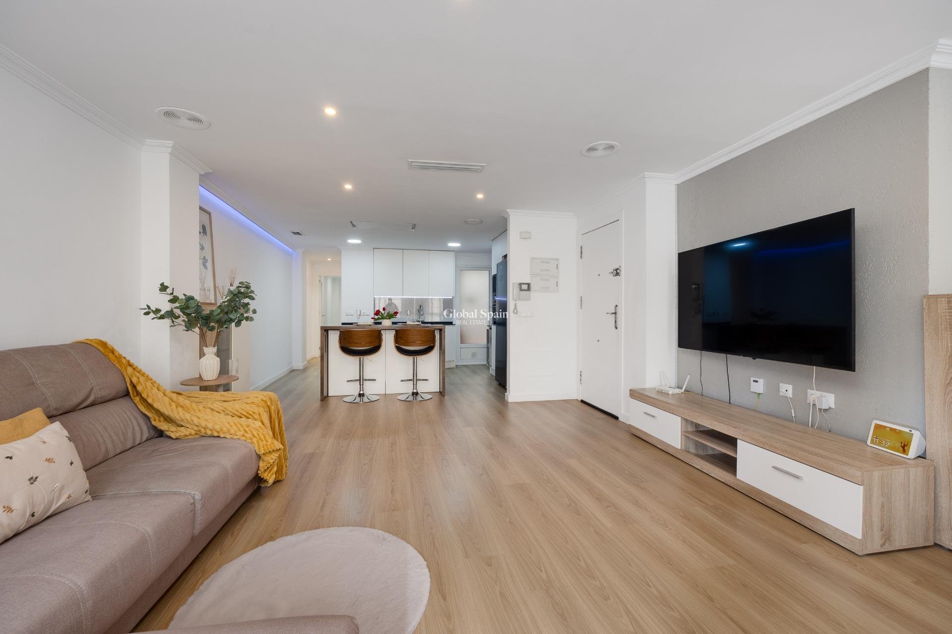 Venta - APARTAMENTO -
TORREVIEJA - Center