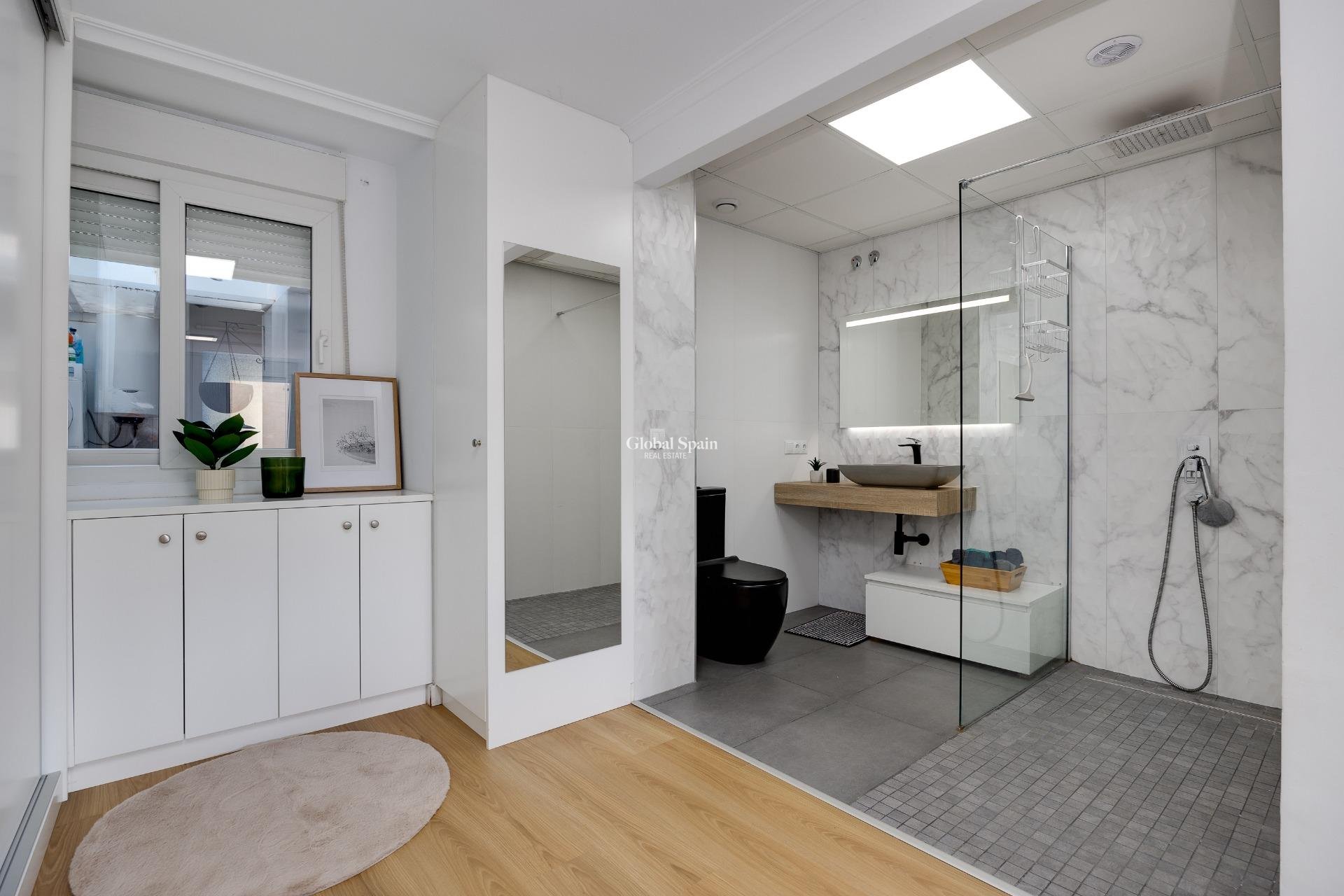 Venta - APARTAMENTO -
TORREVIEJA - Center