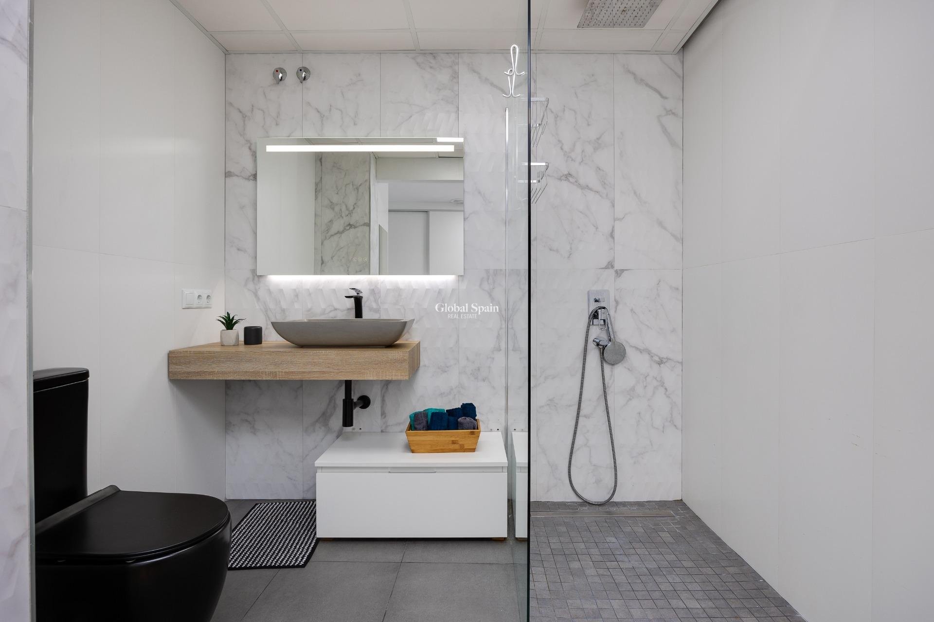 Venta - APARTAMENTO -
TORREVIEJA - Center