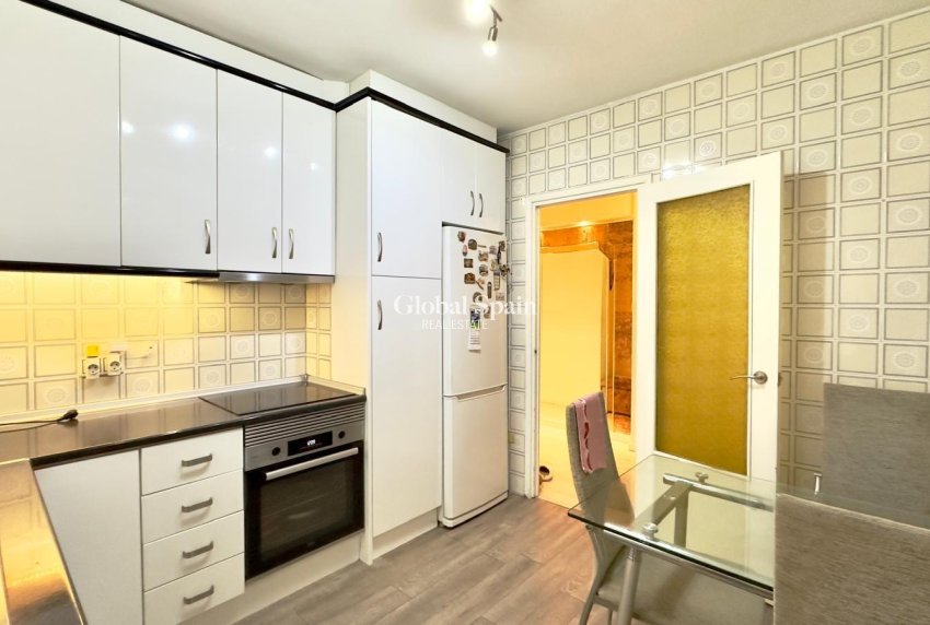 Venta - APARTAMENTO -
TORREVIEJA - Center