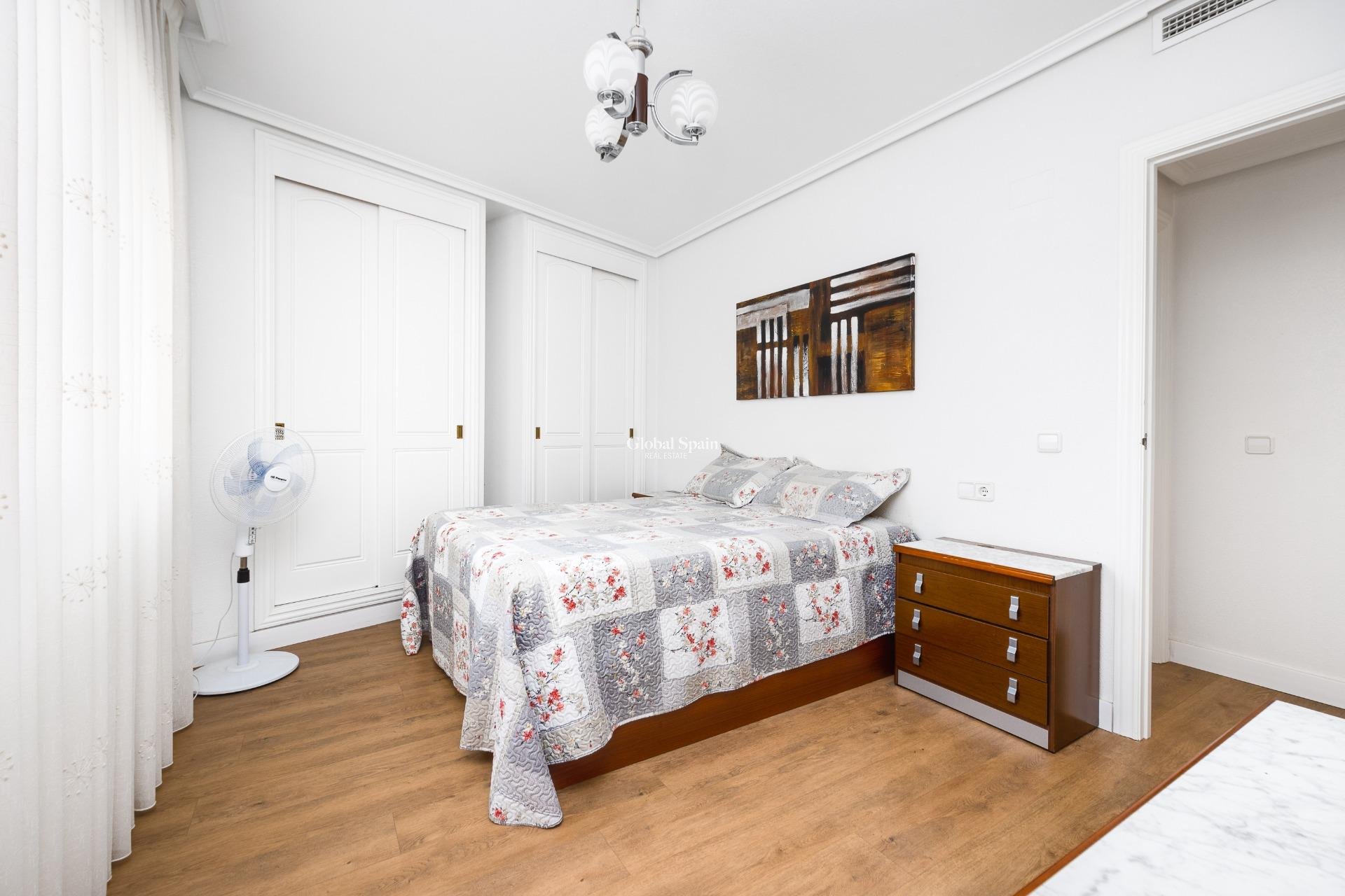 Venta - APARTAMENTO -
TORREVIEJA - Center