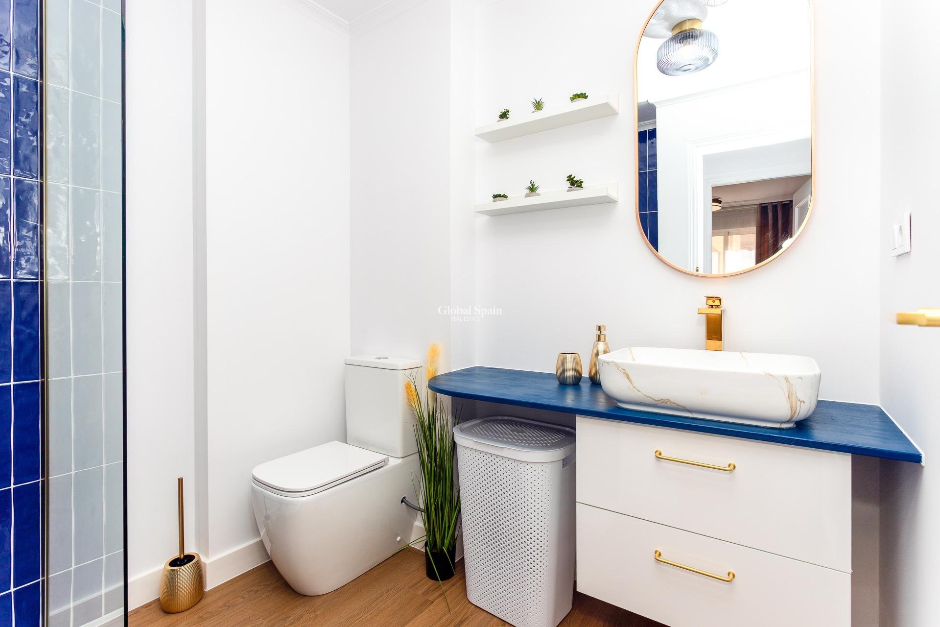 Venta - APARTAMENTO -
TORREVIEJA - Center