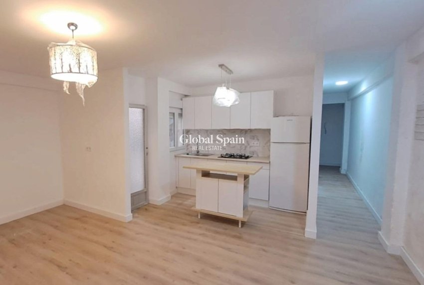 Venta - APARTAMENTO -
TORREVIEJA - Center