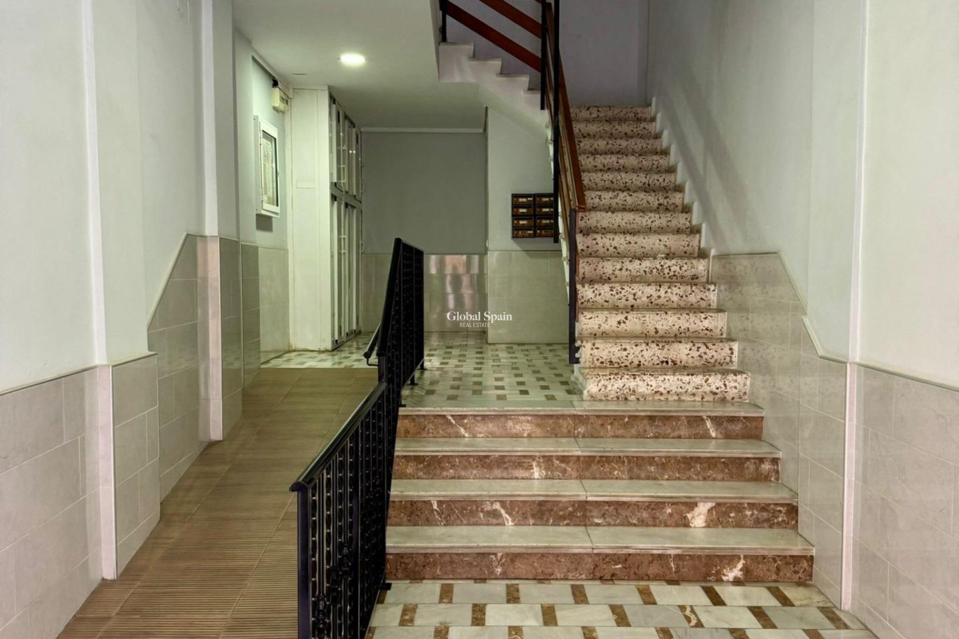 Venta - APARTAMENTO -
TORREVIEJA - Center
