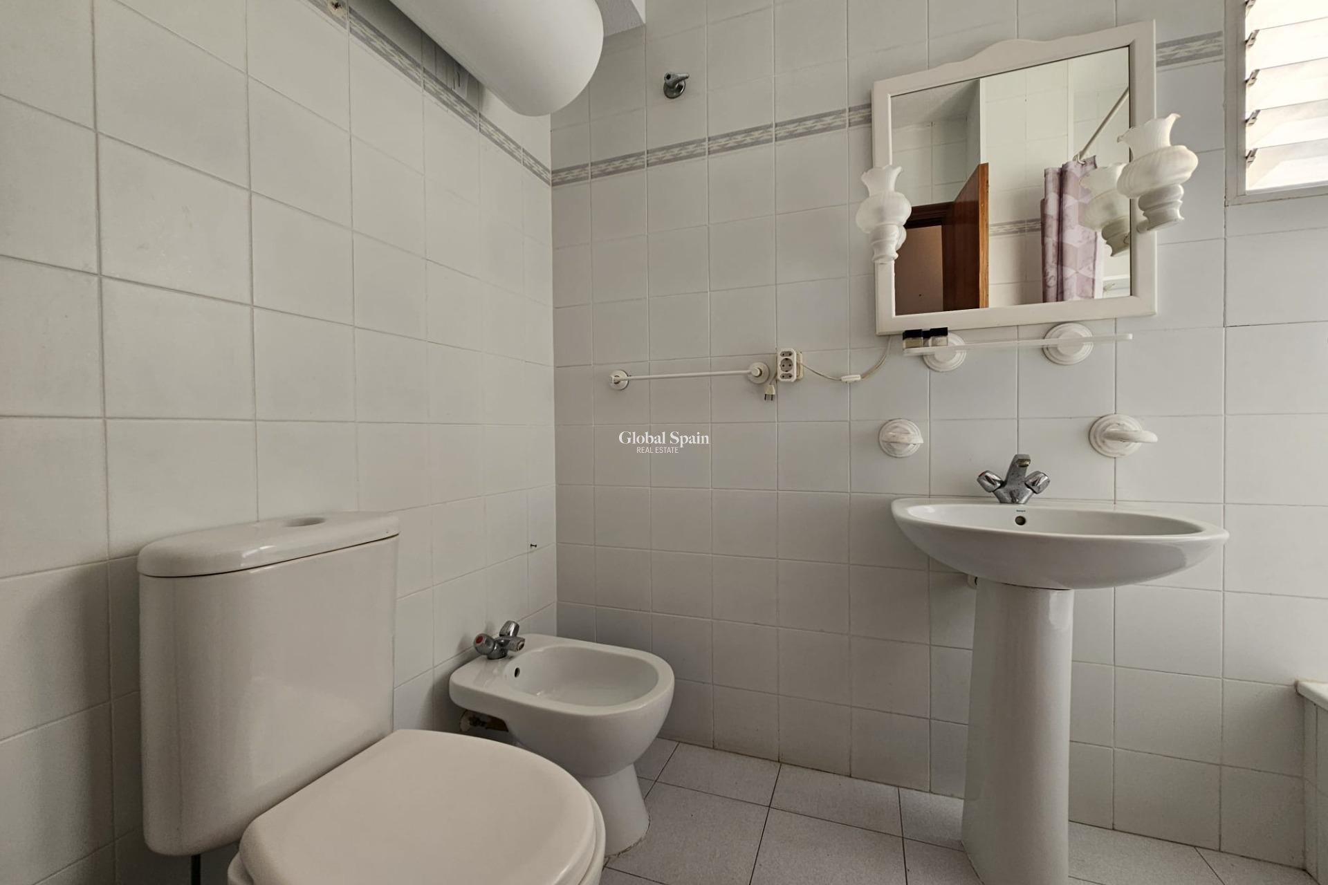 Venta - APARTAMENTO -
TORREVIEJA - Center