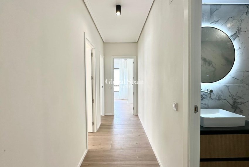 Venta - APARTAMENTO -
TORREVIEJA - Center