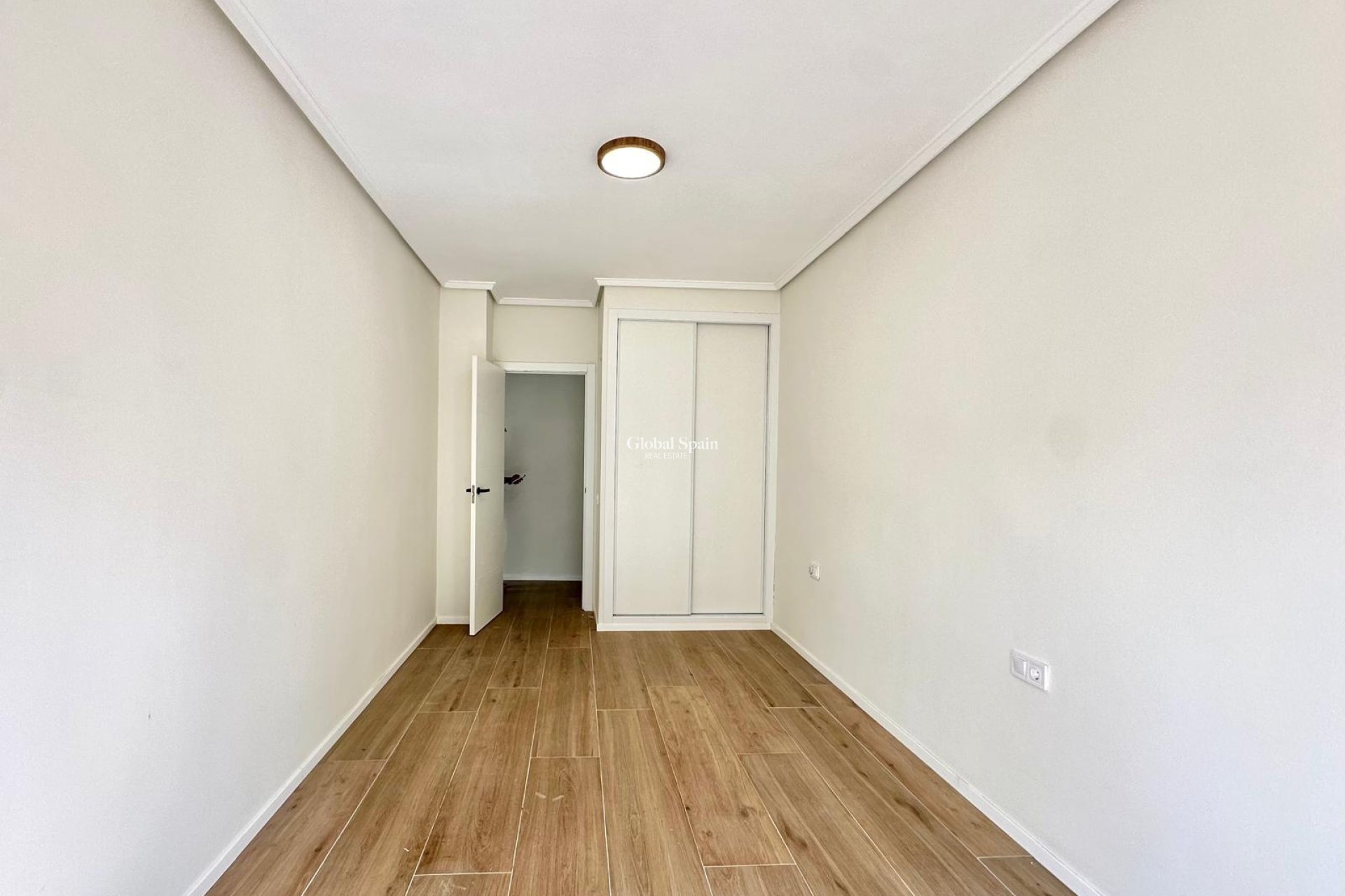 Venta - APARTAMENTO -
TORREVIEJA - Center