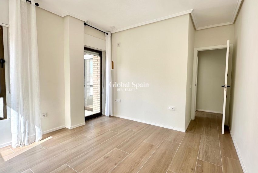 Venta - APARTAMENTO -
TORREVIEJA - Center
