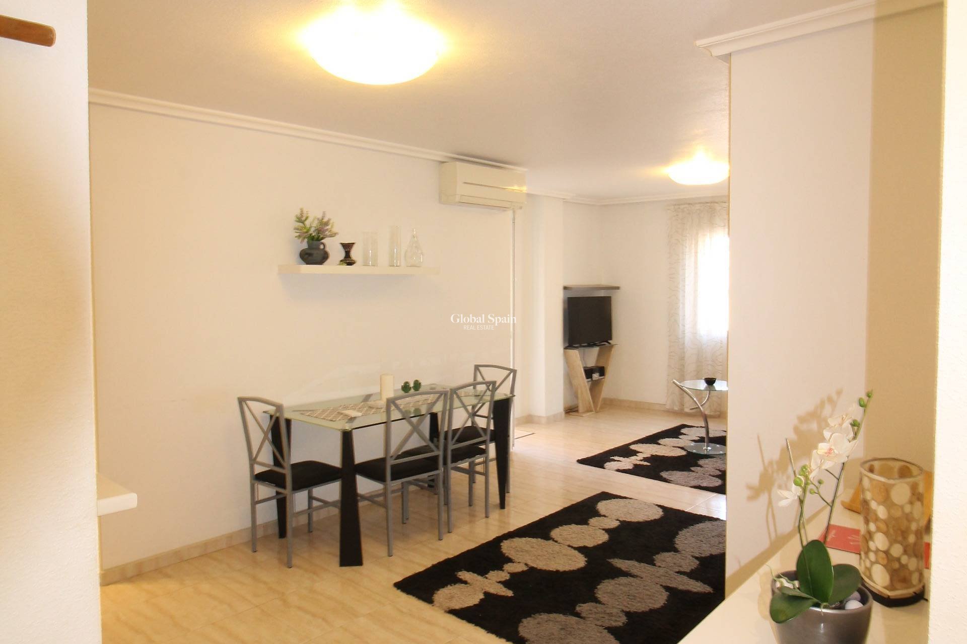 Venta - APARTAMENTO -
TORREVIEJA - Center