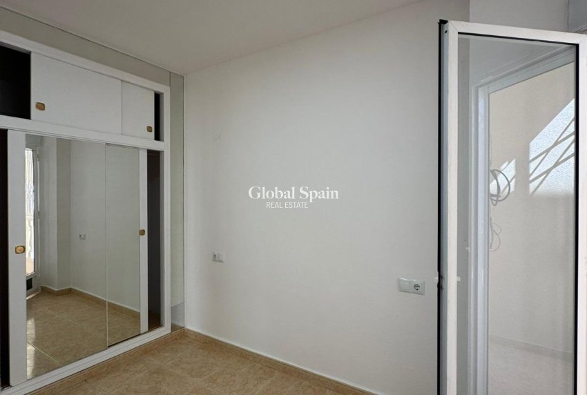 Venta - APARTAMENTO -
TORREVIEJA - Center
