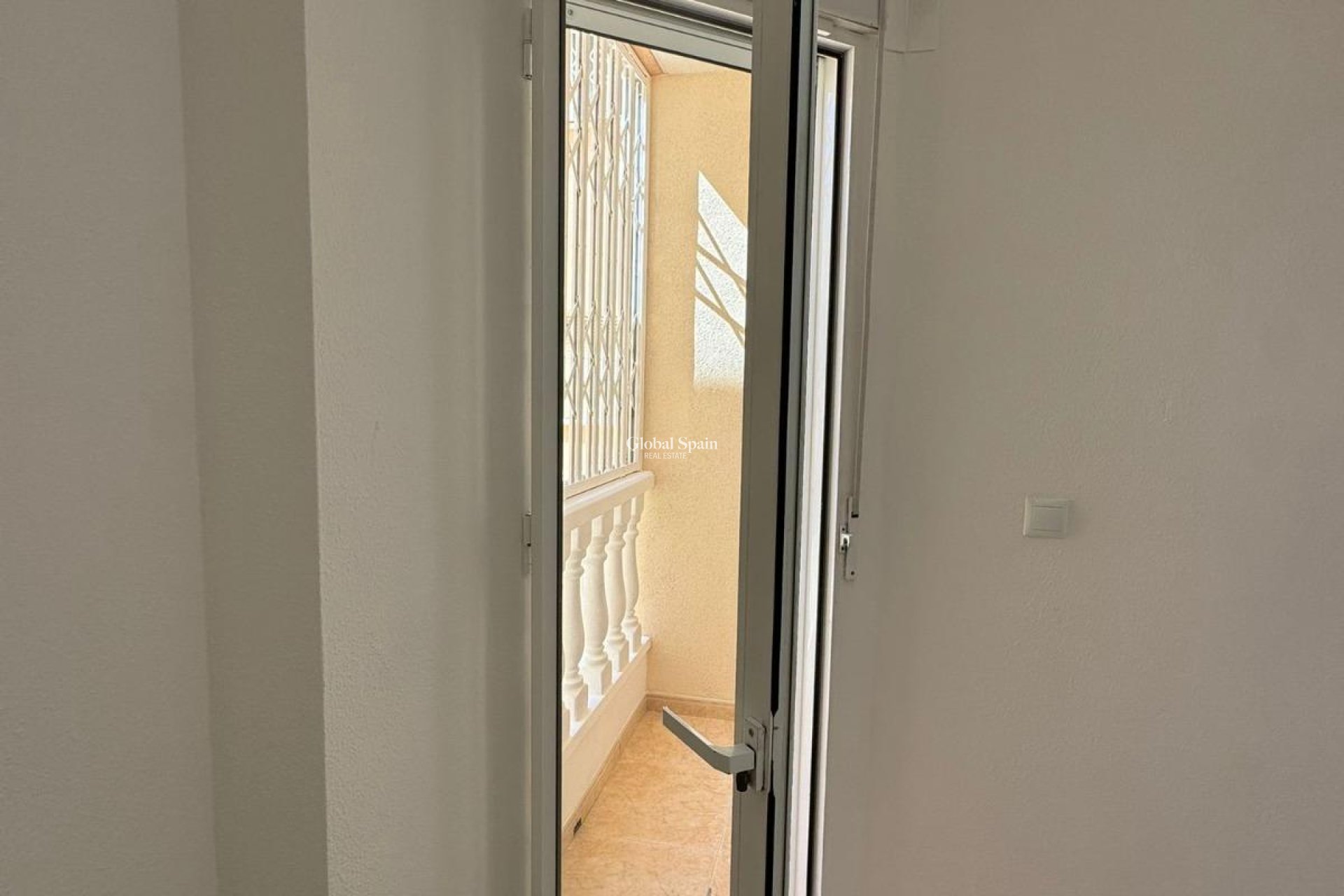 Venta - APARTAMENTO -
TORREVIEJA - Center