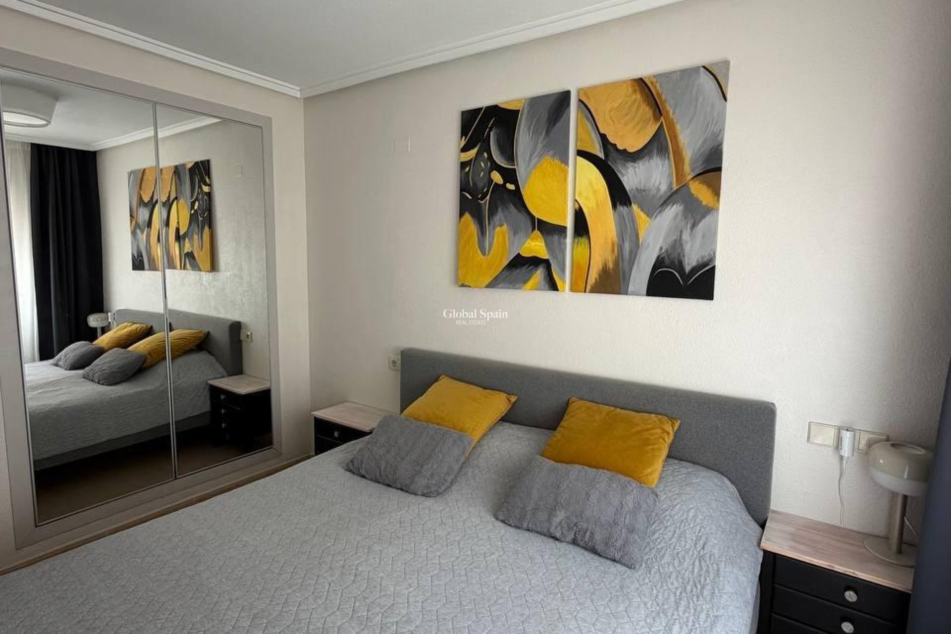Venta - APARTAMENTO -
TORREVIEJA - Center