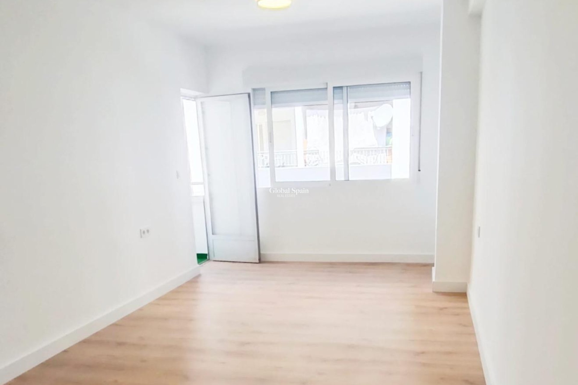 Venta - APARTAMENTO -
TORREVIEJA - Center