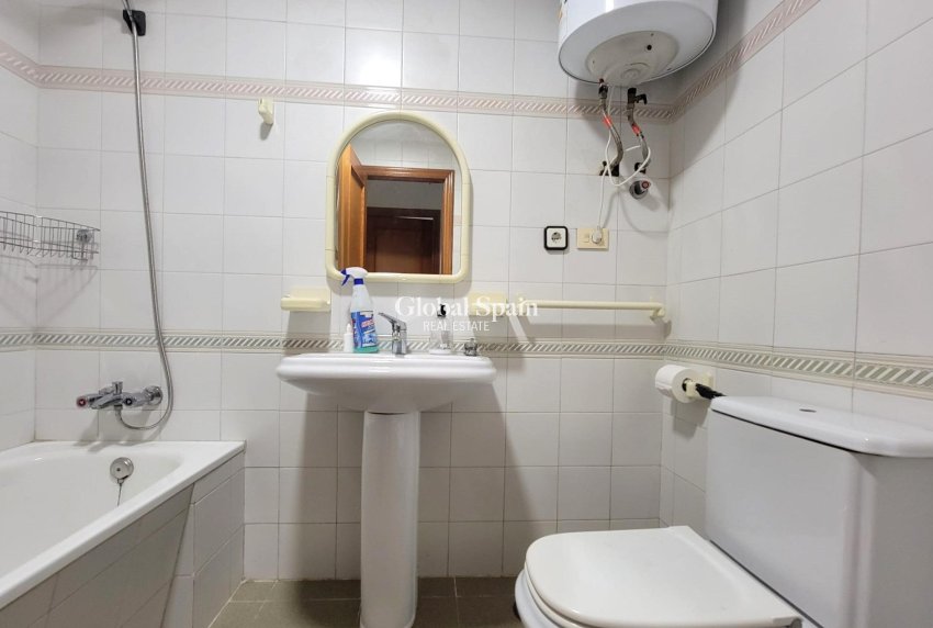 Venta - APARTAMENTO -
TORREVIEJA - Center
