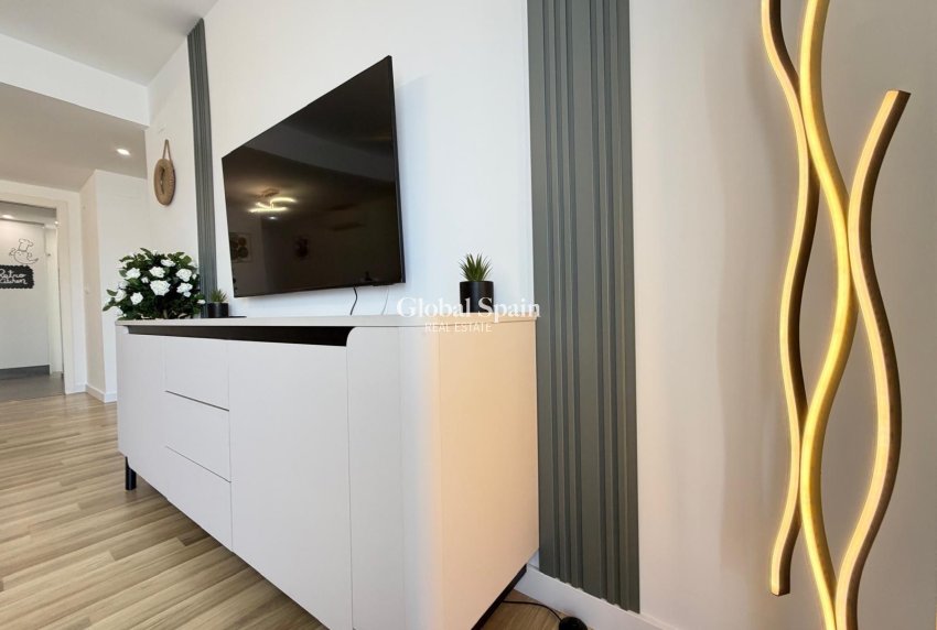 Venta - APARTAMENTO -
TORREVIEJA - Center