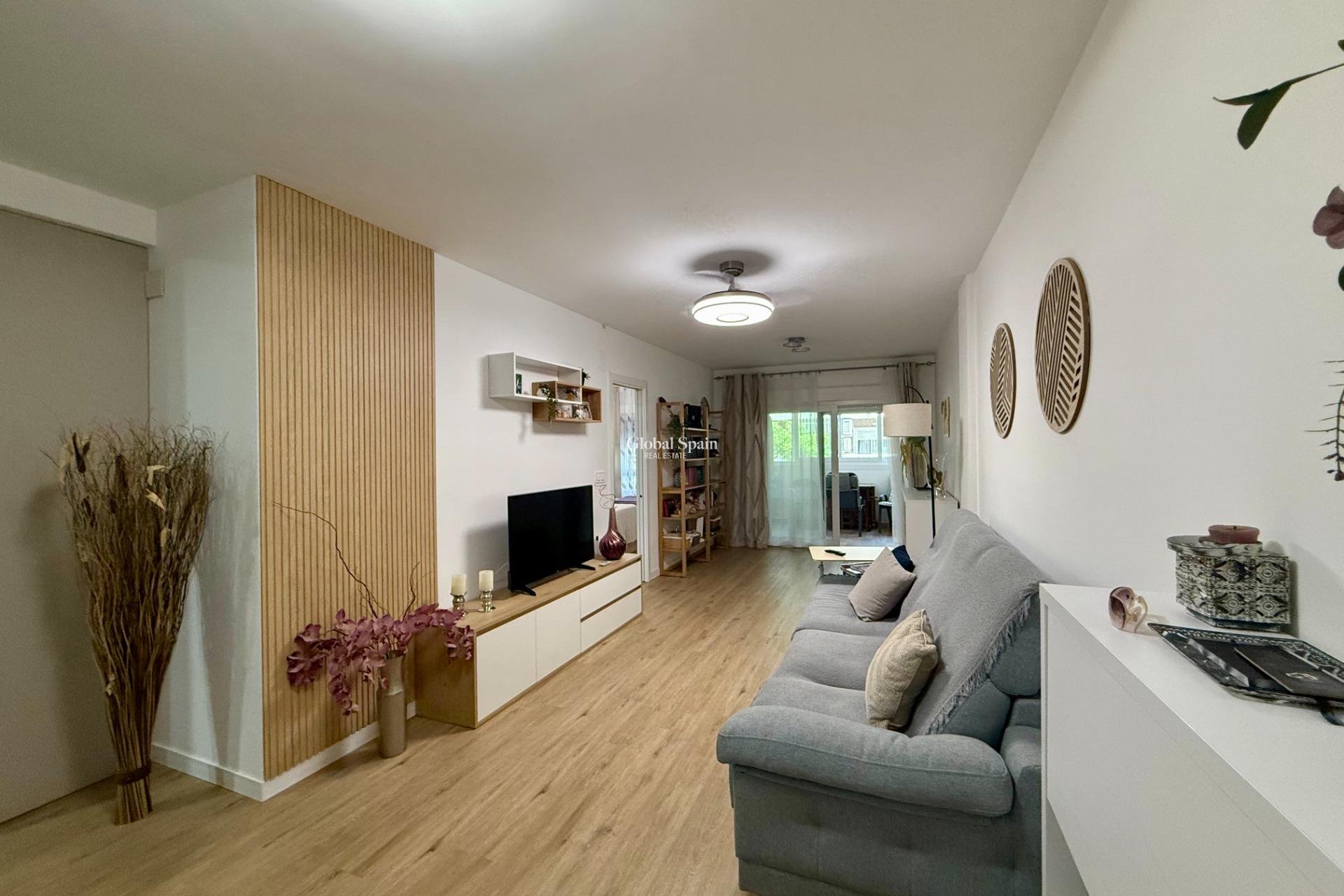 Venta - APARTAMENTO -
TORREVIEJA - Center