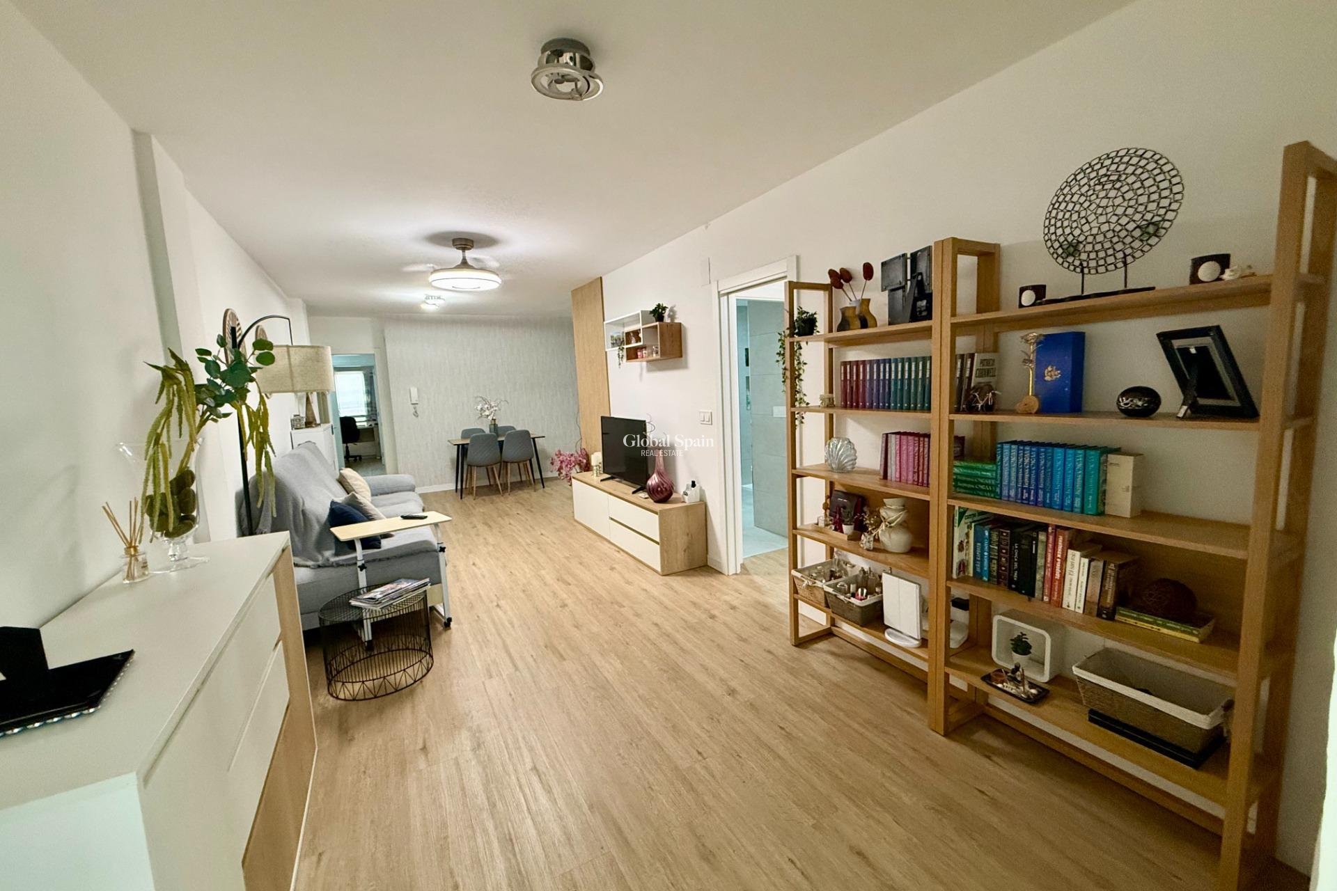 Venta - APARTAMENTO -
TORREVIEJA - Center
