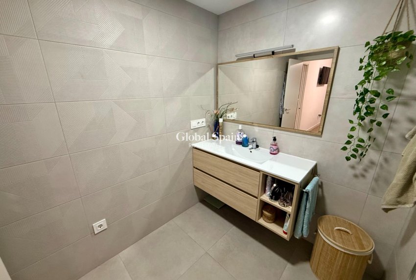 Venta - APARTAMENTO -
TORREVIEJA - Center