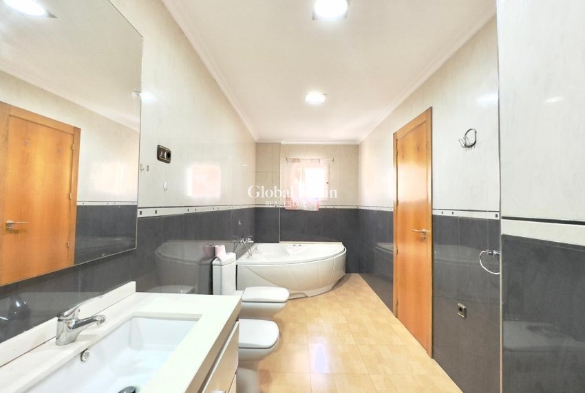 Venta - APARTAMENTO -
TORREVIEJA - Center