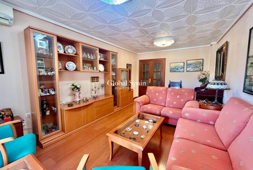 Venta - APARTAMENTO -
TORREVIEJA - Center