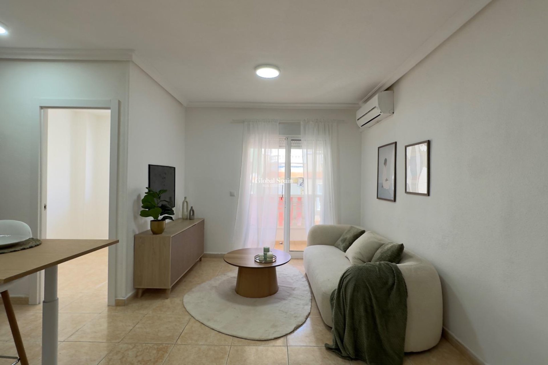Venta - APARTAMENTO -
TORREVIEJA - Center