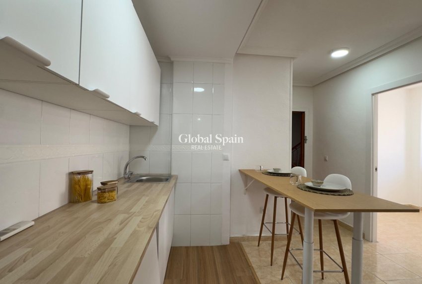 Venta - APARTAMENTO -
TORREVIEJA - Center